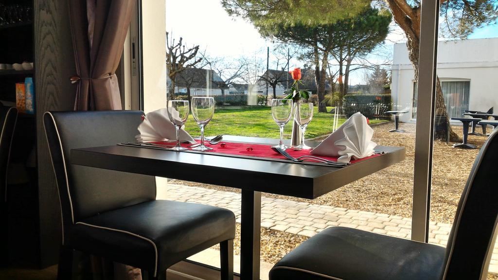 Logis Hotel Restaurant Des Chateaux Азе-ле-Ридо Экстерьер фото